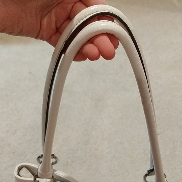 White medallion shoulder bag - Picture 13 of 15